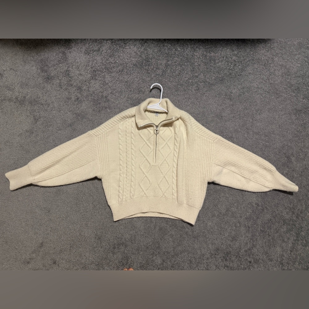 Urban Outfitters Cream Turtle Neck Cable Knit Women's Sweater size XS